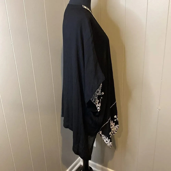 NWT Chico’s Small/Medium Cardigan Embroidered Gauze Ruana Wrap - Picture 4 of 6